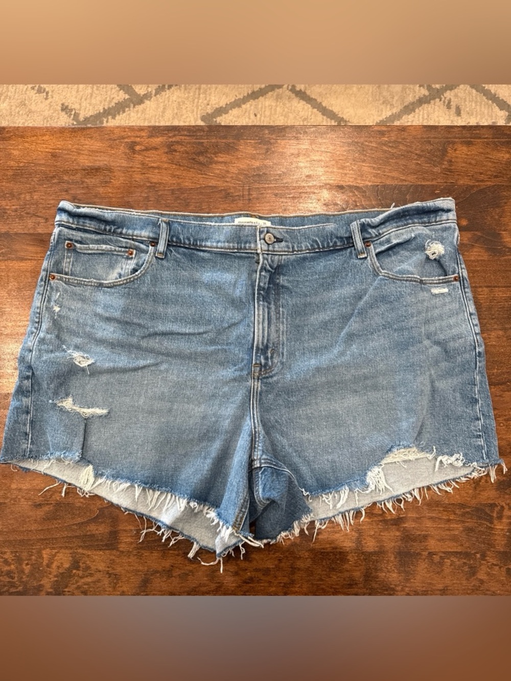 A&F Mom Short